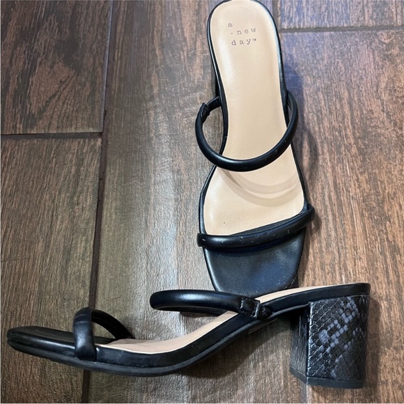 A New Day Black Faux Leather Sandals Sparkly Wedge Heel Sz 7.5M NWOB - Picture 4 of 8